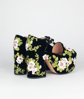 rochas sandales velours fleurs fashion week 2016 plateforme